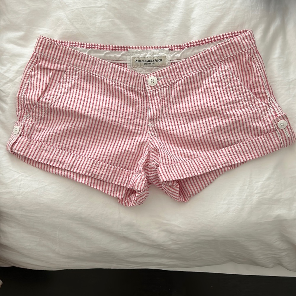 Abercrombie & Fitch size 0, 100% cotton white and pink pinstripe shorts.